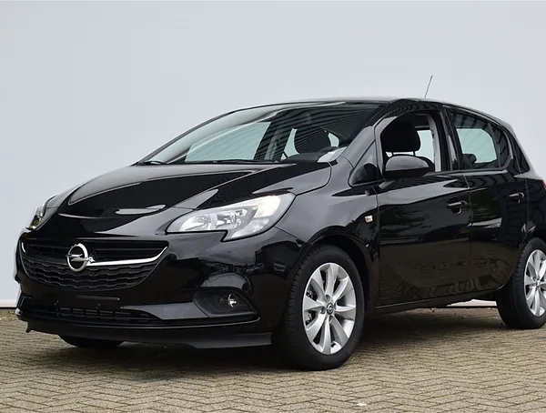 Zwarte Opel hatchback occasion auto bij Imex Cars – verkoop je auto of koop in België
